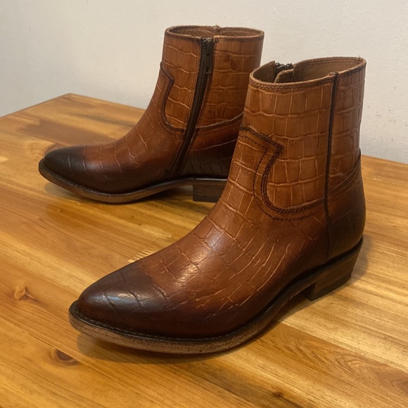 NWT Frye Billy Inside Zip Ankle Boot in Tan Croc Size 6 - Picture 7 of 16